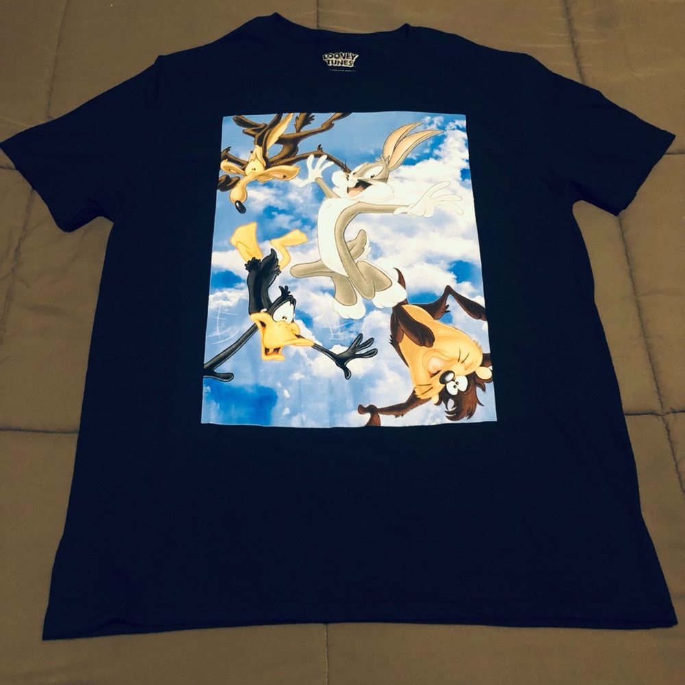 New Looney Tunes T-Shirt Feat Taz, Duck, Coyote and Bunny, Size L.
